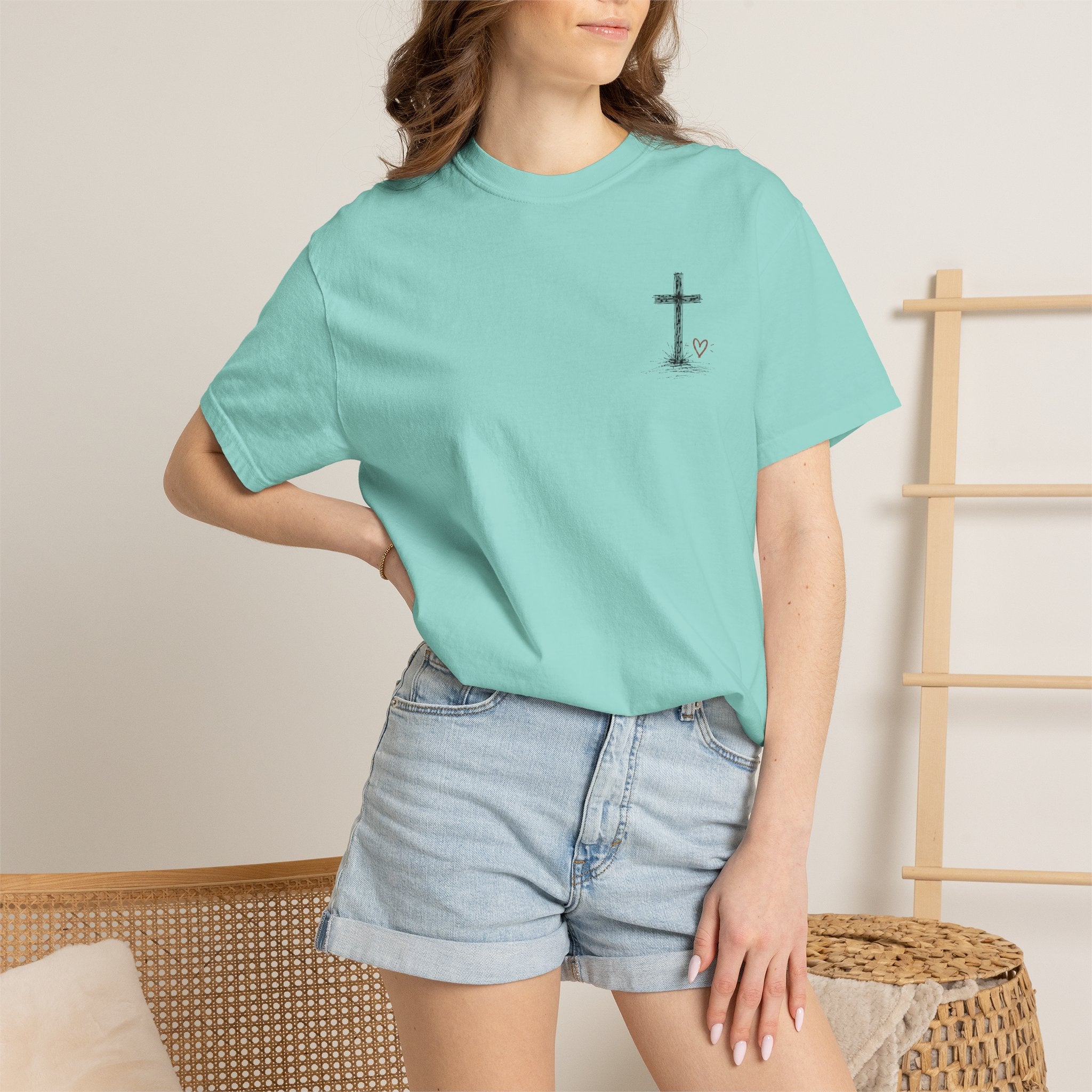 Christian Grateful Tee — "Grateful" Faith Graphic T-Shirt