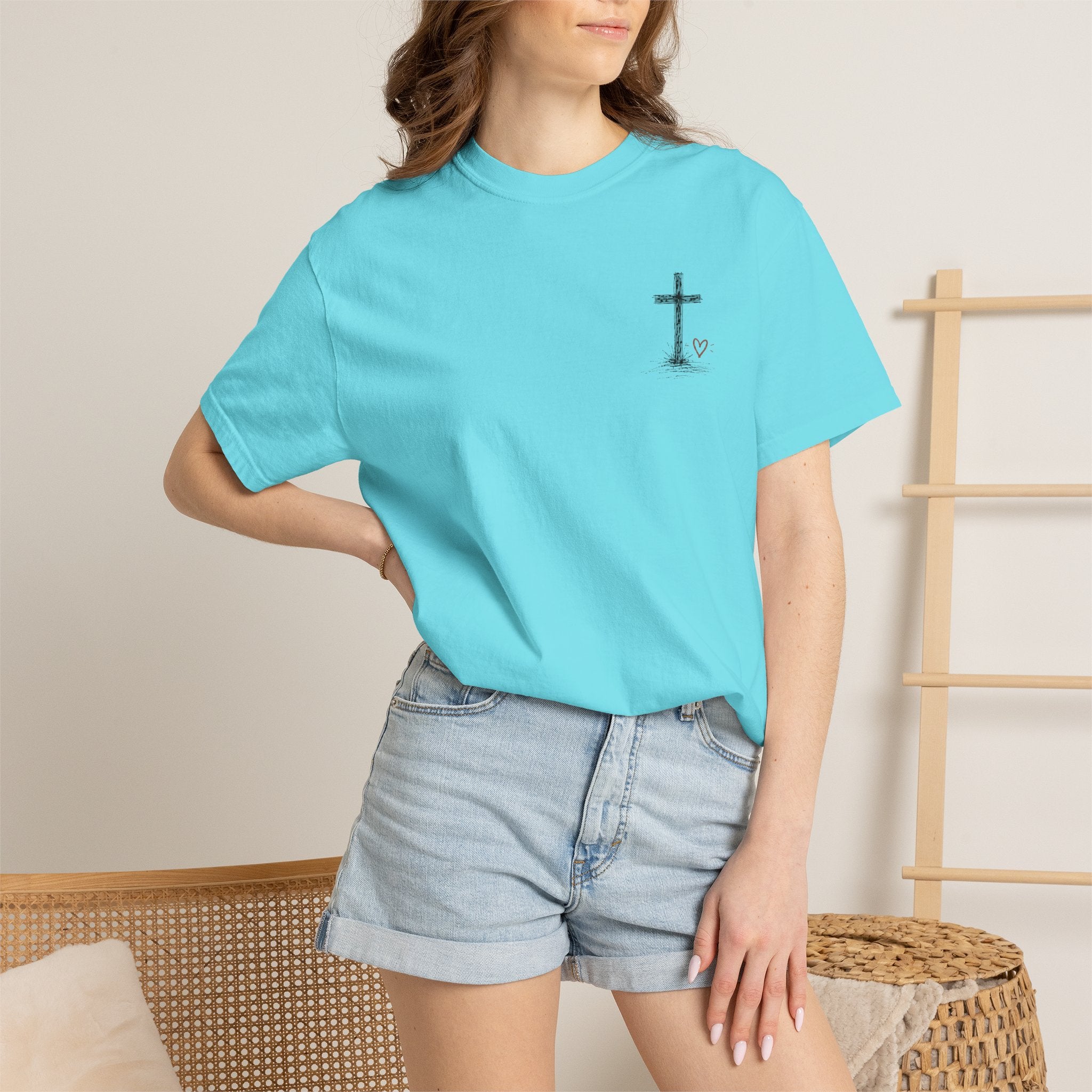 Christian Grateful Tee — "Grateful" Faith Graphic T-Shirt