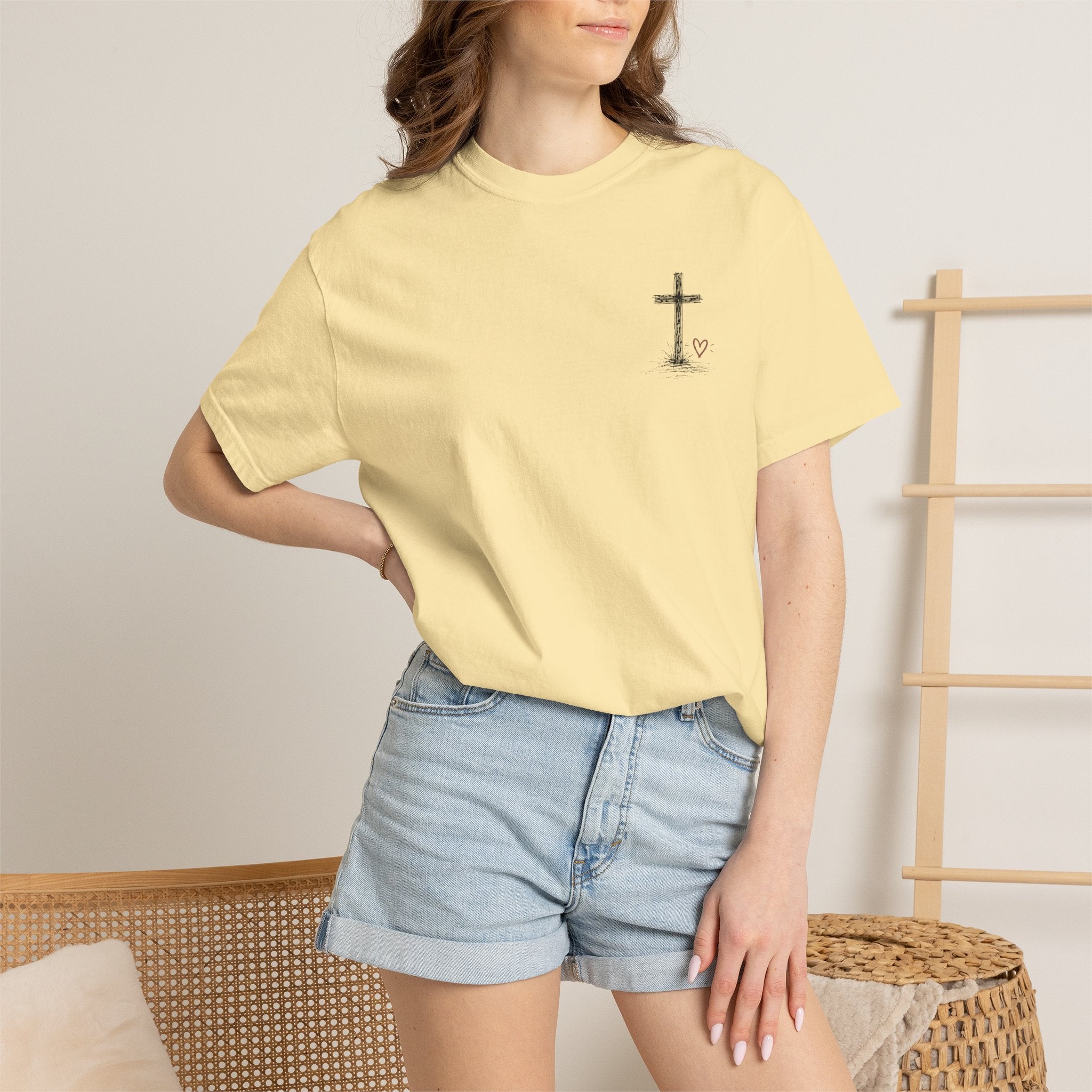 Christian Grateful Tee — "Grateful" Faith Graphic T-Shirt
