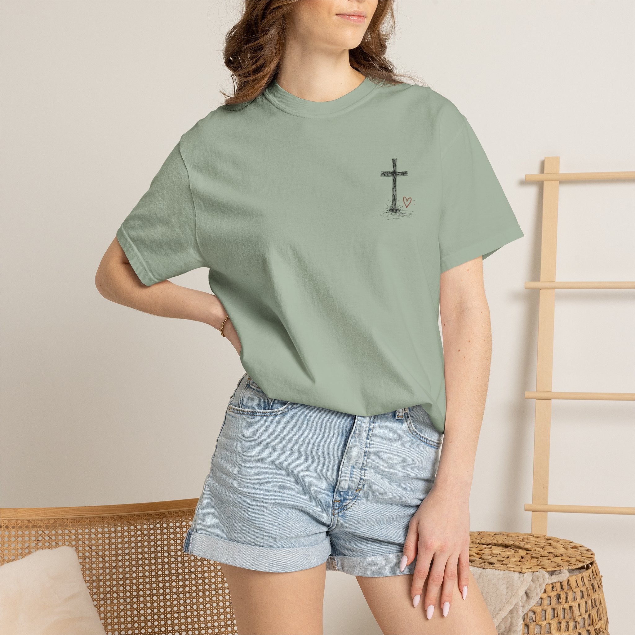 Christian Grateful Tee — "Grateful" Faith Graphic T-Shirt